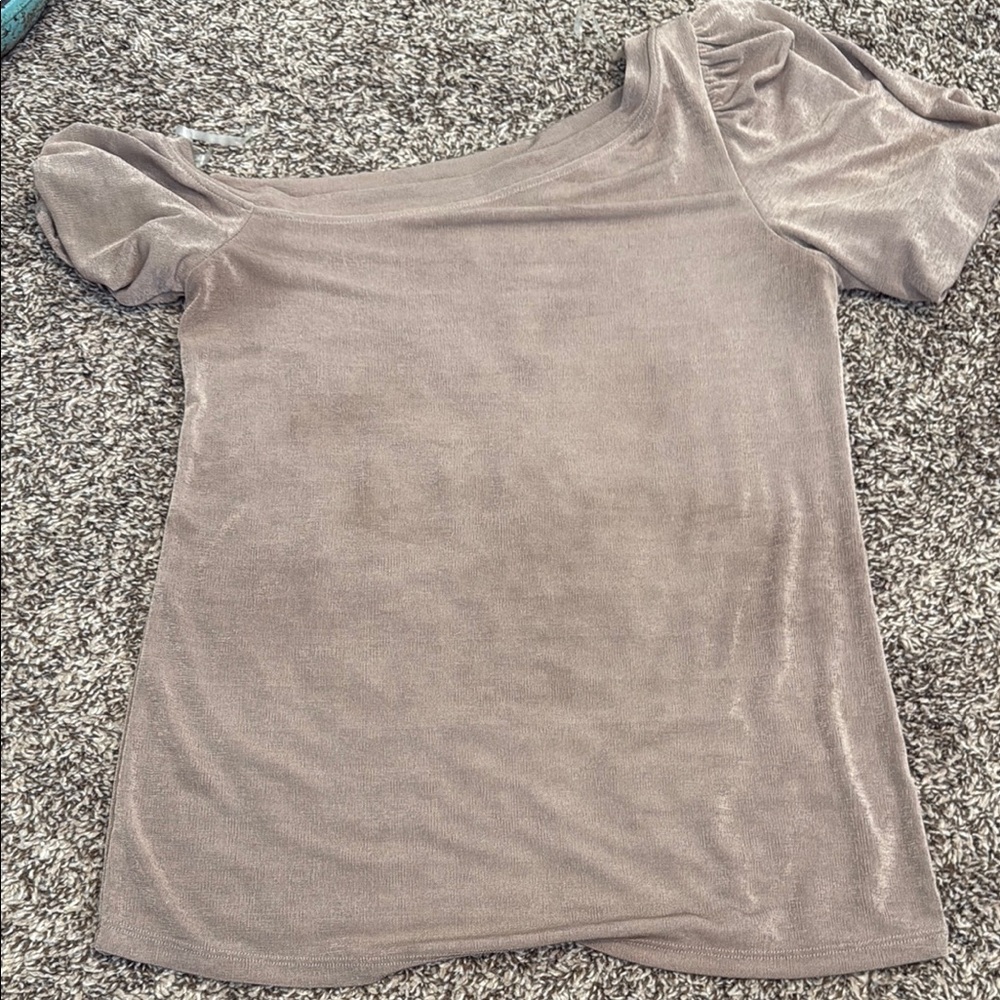 Women's Off-Shoulder Top in Cream